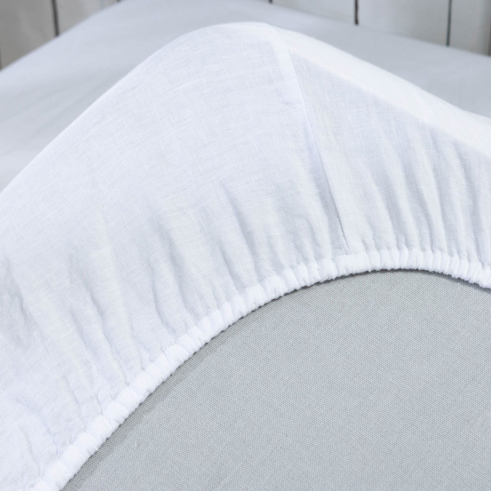 stone-washed-linen-fitted-sheet-snow-white-3