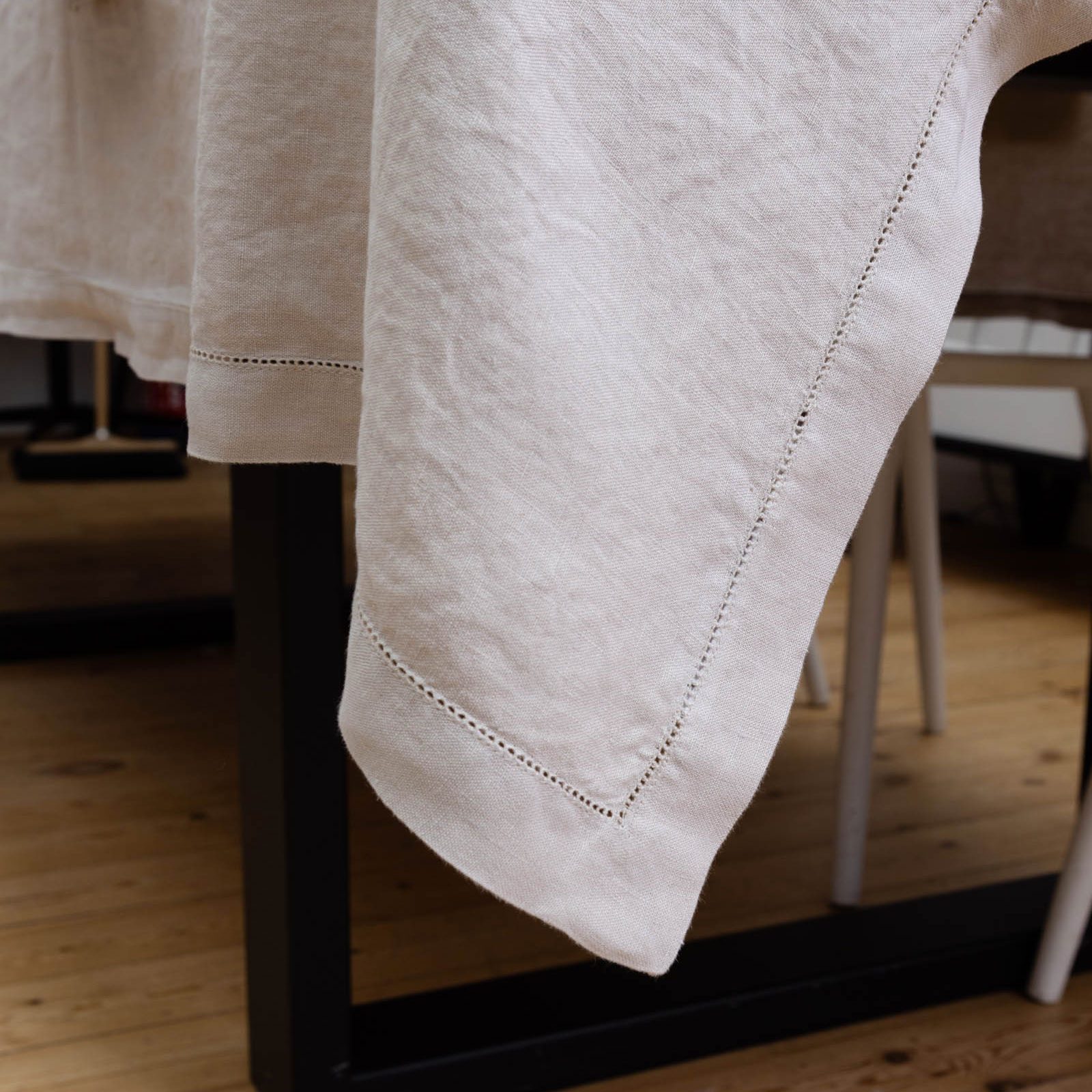 stone-washed-linen-hem-stitch-table-cloth-natural-4