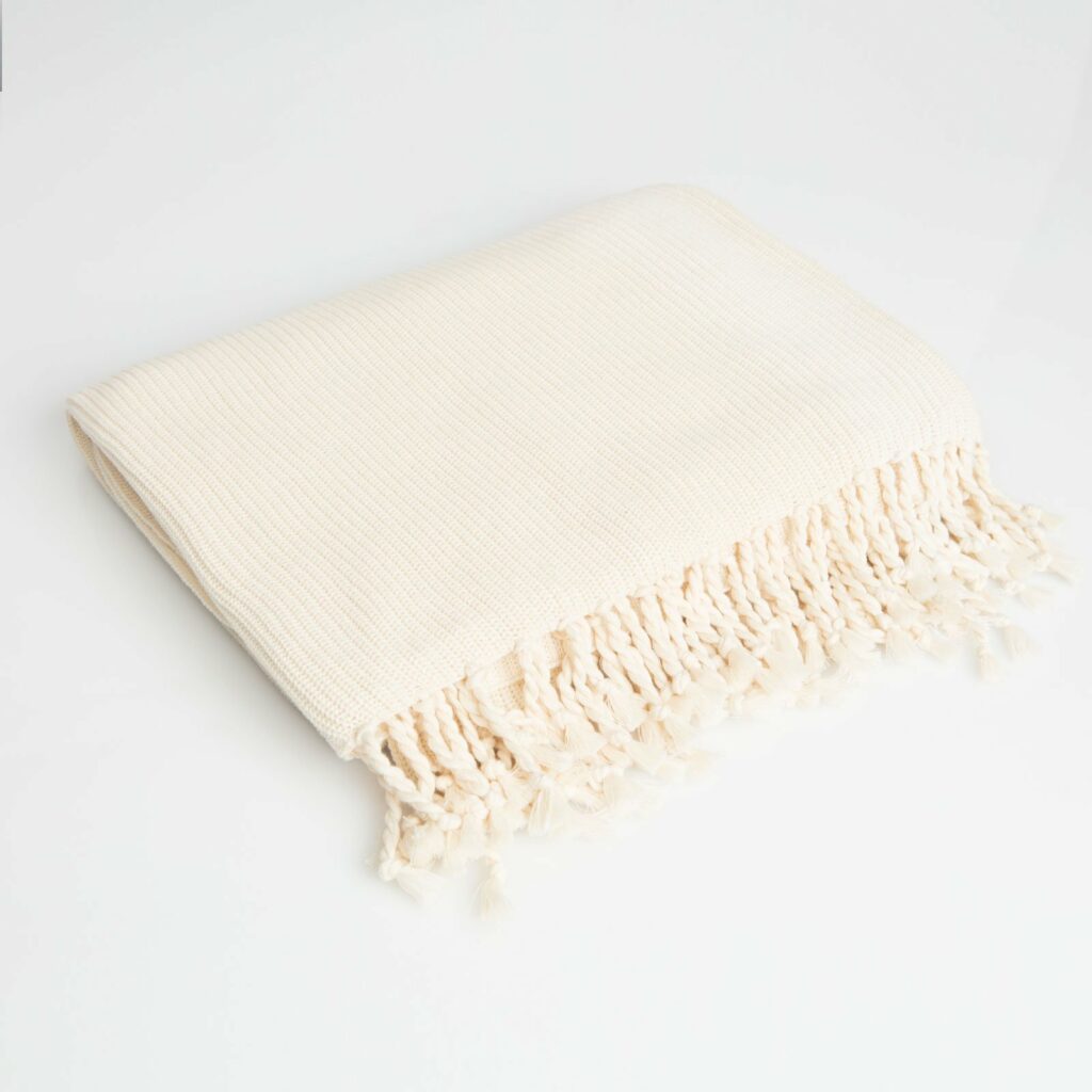 throw tuck with tassel natural 130x180 1
